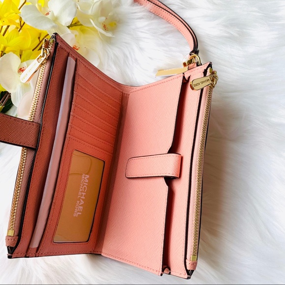 MICHAEL KORS  LARGE DOUBLE ZIP WRISTLET PALE PINK - Picture 5 of 6